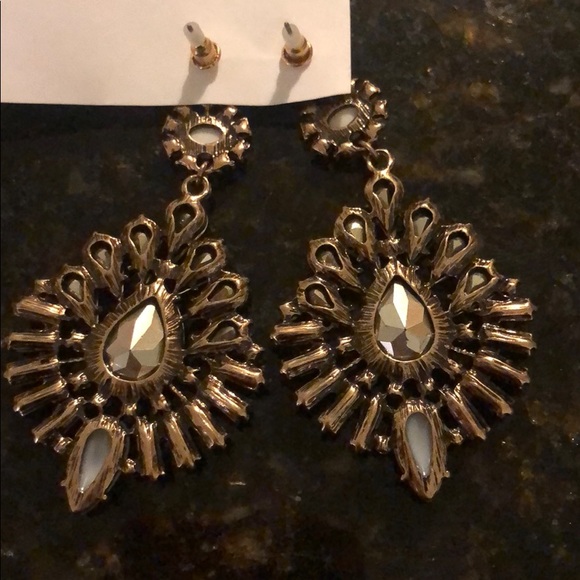 Lightweight Chandelier Earrings - Picture 2 of 3